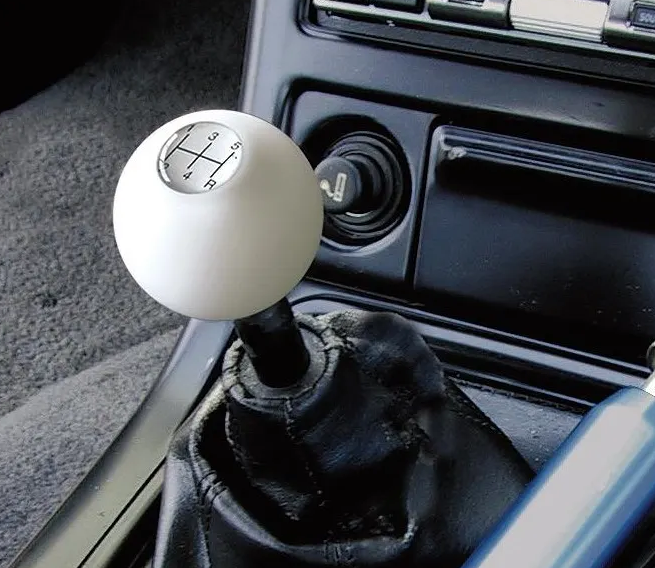 Cusco Sports Shift Knob White Duracon 1990-2005 Mazda Miata / 2008-2016 Mitsubishi Lancer Evolution / Universal M10 x 1.25mm for Nissan, Mitsubishi, Mazda