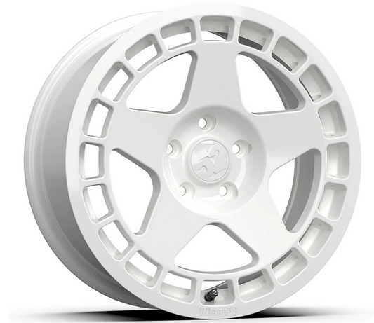 fifteen52 Turbomac 18x8.5 5x114.3 30mm ET 73.1mm Center Bore Rally White Wheel